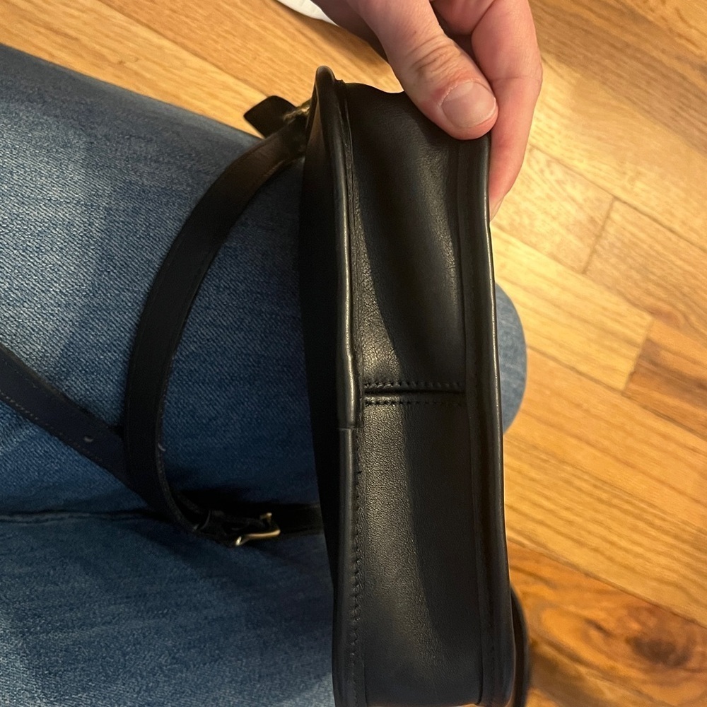 I don't have this bag anymore do not offer. Crossbody 9031 Bag Black Made in US - Picture 5 of 13